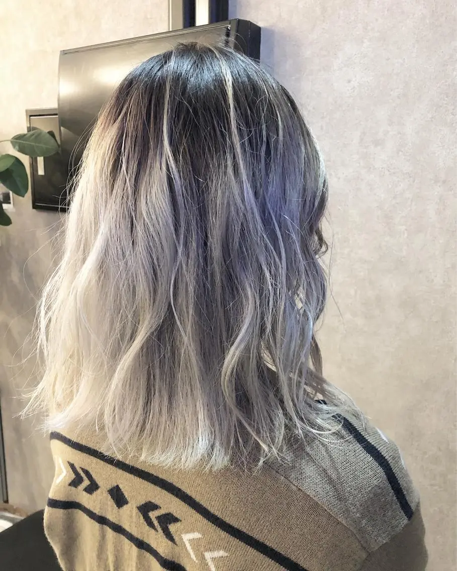 ミディアム カラー 顔周りレイヤーカット ブリーチminamiのヘアスタイル