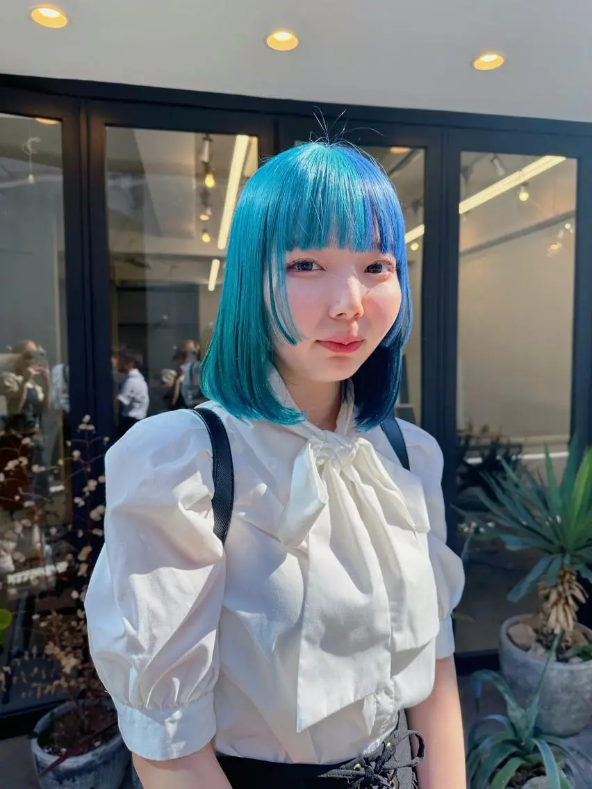 ショート カラー ブルーカラー ツートーンカラー 顔周りカット 姫カット カット ヘアセット Flamme Annaのヘアスタイル