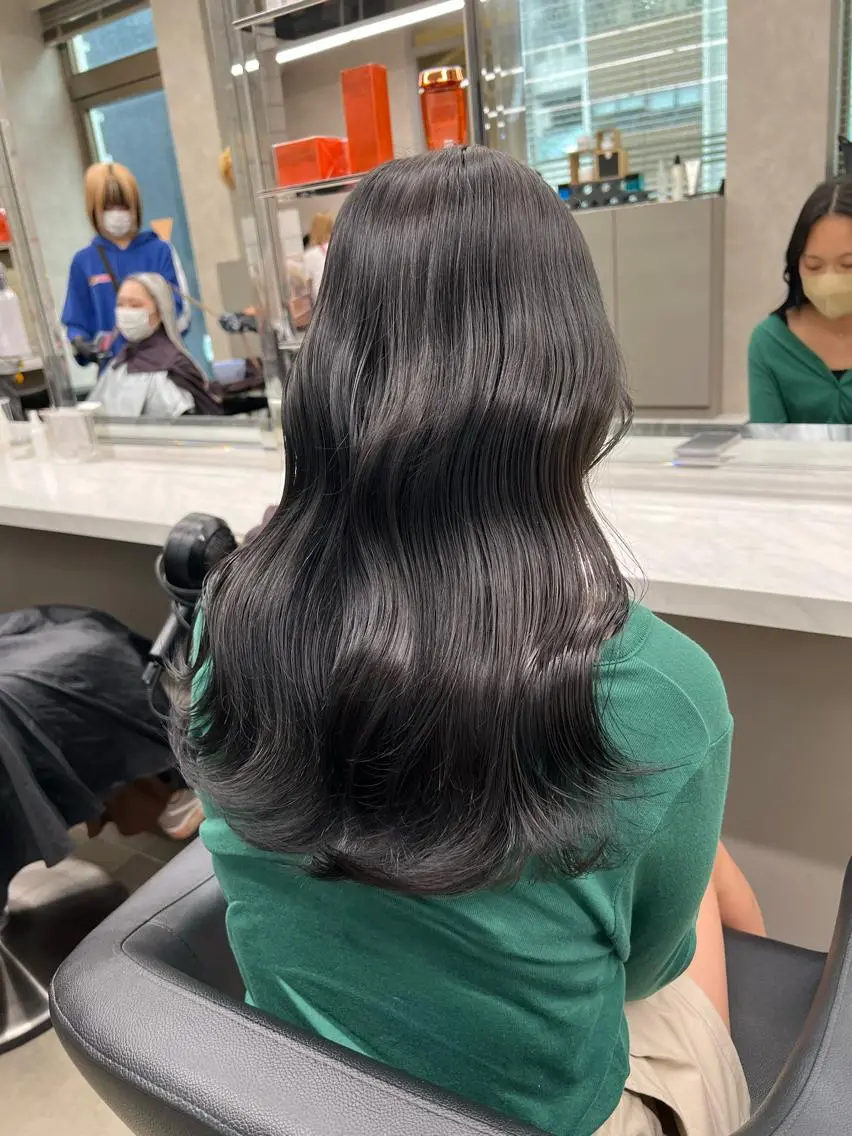 ミディアム カラー パーマ ヘアアレンジ メンズ キッズ ネイル マツエク・マツパ アイブロウ カット ヘアカラー トリートメント 🦋韓国レイヤー｜ 透明感グレージュ🦋のヘアスタイル