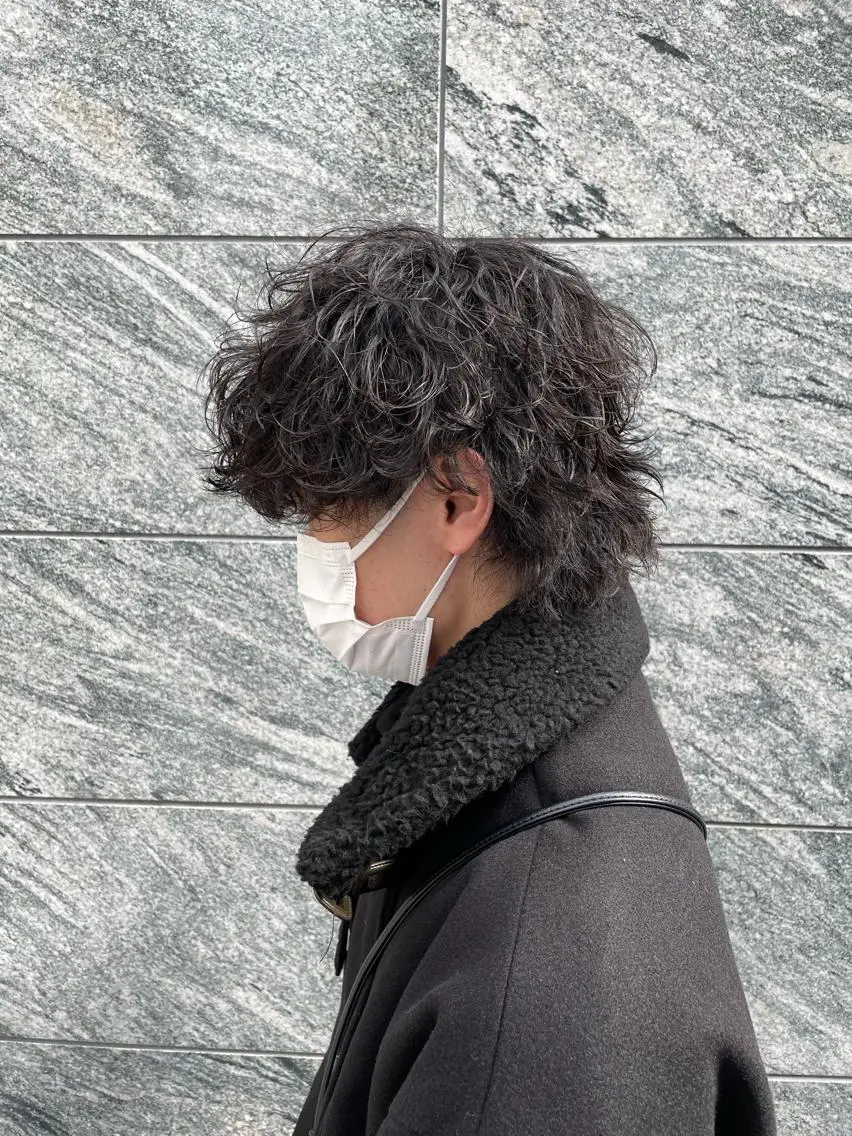 ショート カラー パーマ ヘアアレンジ メンズ キッズ ネイル マツエク・マツパ アップバング センターパート メンズハイトーン マッシュウルフ マッシュ カット パーマ トリートメント ヘッドスパ ヘアセット スパイキー/フェザー /波巻き/かいとのヘアスタイル