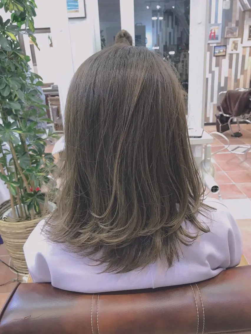 ミディアム 大澤 唯のヘアスタイル