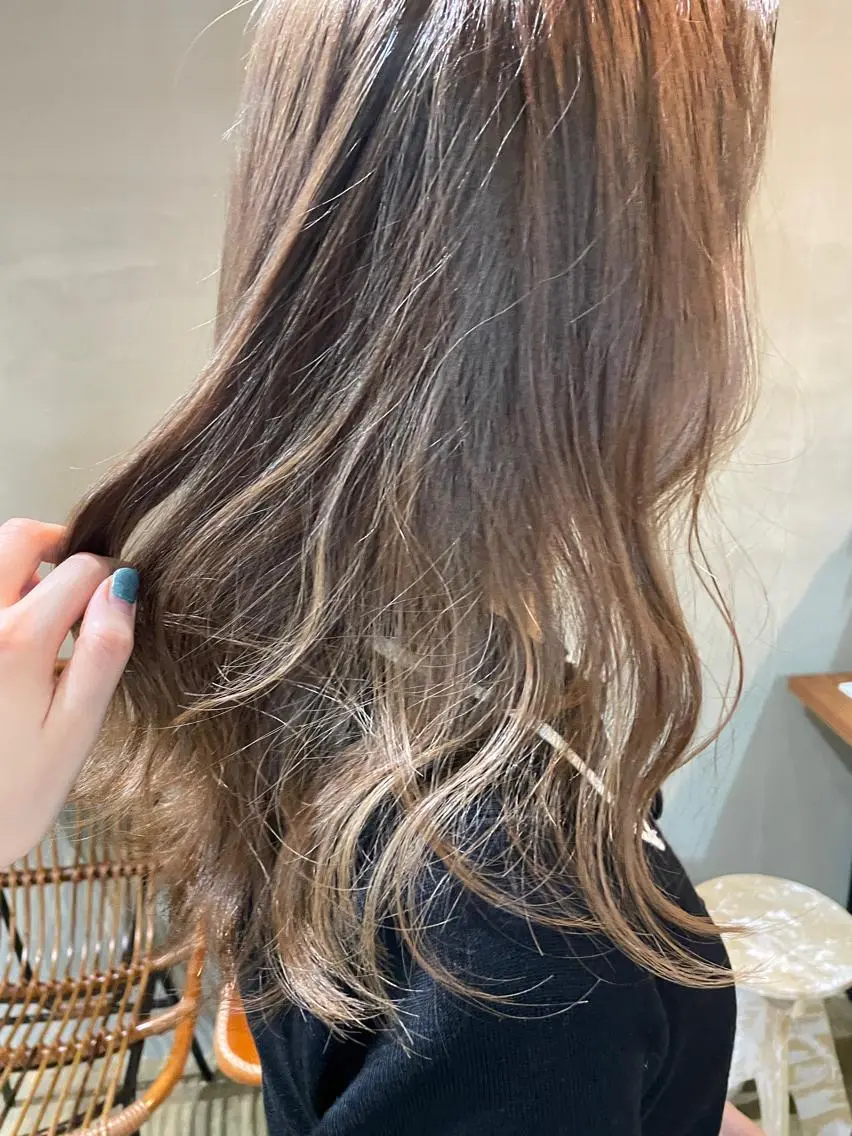 セミロング カラー カジ エリナのヘアスタイル