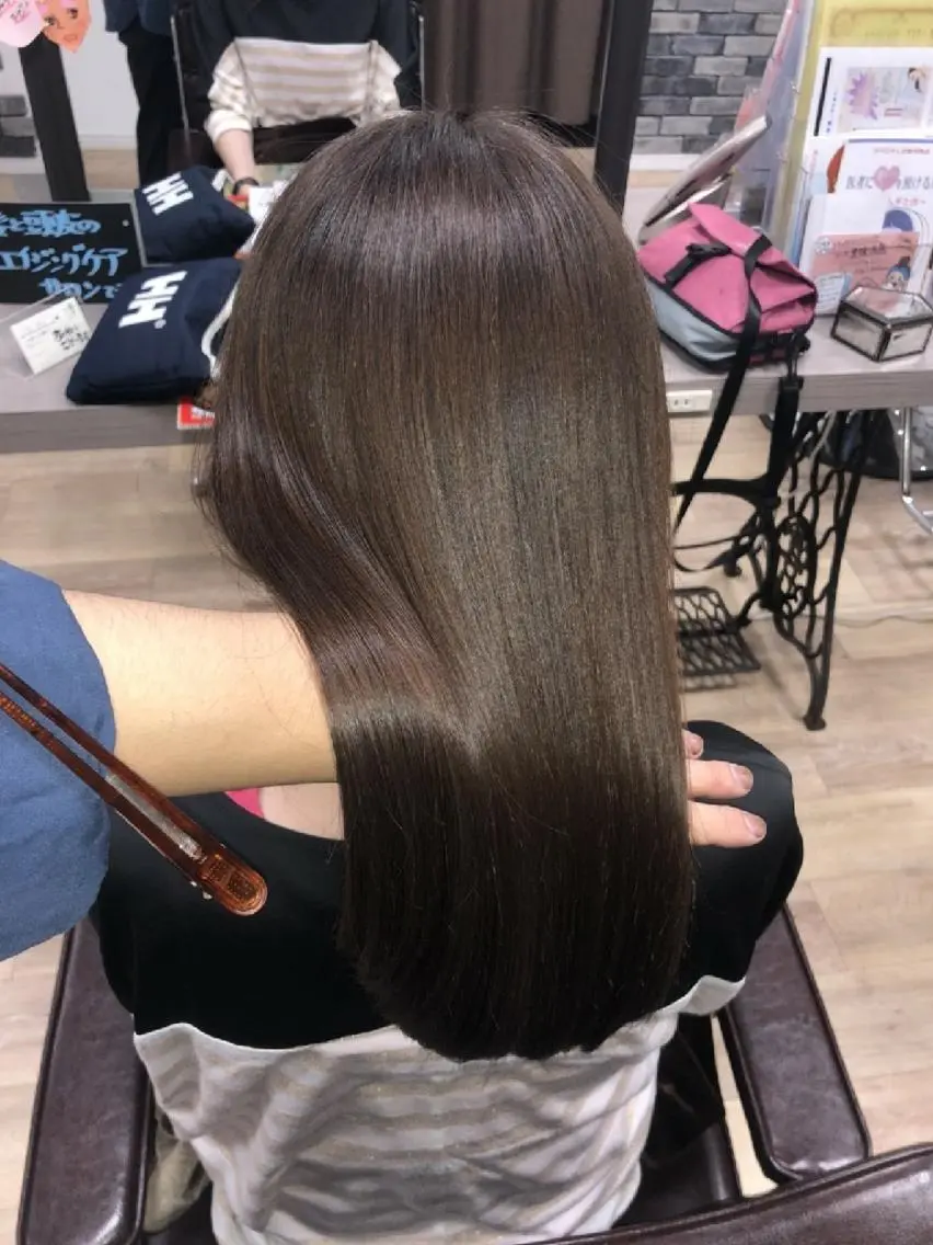 セミロング カラー トリートメント 髪の病院 ルーミールームのヘアスタイル