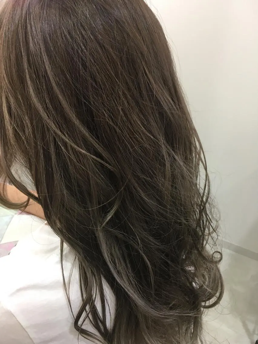 セミロング ロング カラー 髪質改善 中川 翔のヘアスタイル