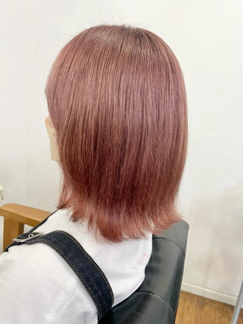 ミディアム カラー ベージュカラー ブリーチ 青木 優歩のヘアスタイル