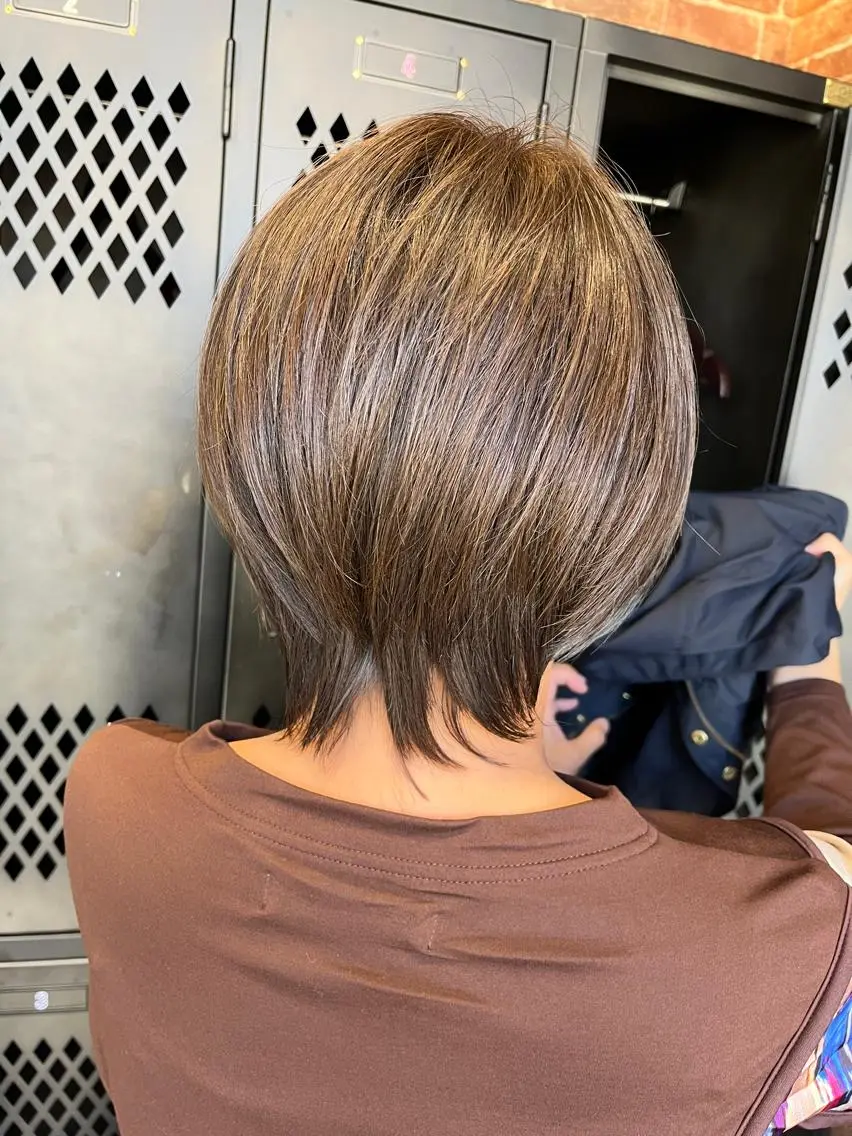 ミディアム カラー パーマ ヘアアレンジ メンズ キッズ ネイル マツエク・マツパ アイブロウ ミディアムパーマ メンズハイライト メンズパーマ ブラウンカラー ケアカラー 久木原 ゆりのヘアスタイル