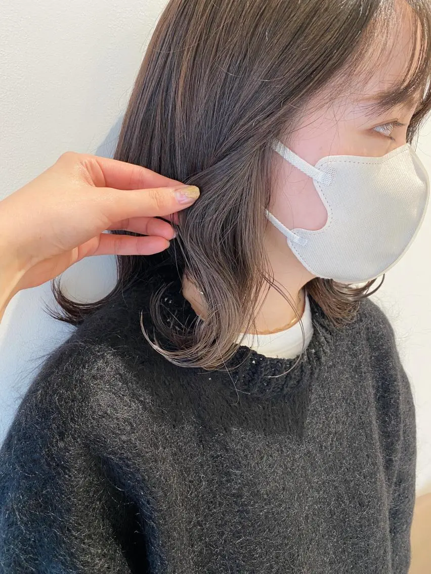 セミロング カラー ベージュカラー インナーカラー シルバー シルバーベージュ レイヤーカット/ ハイライト　千咲季のヘアスタイル