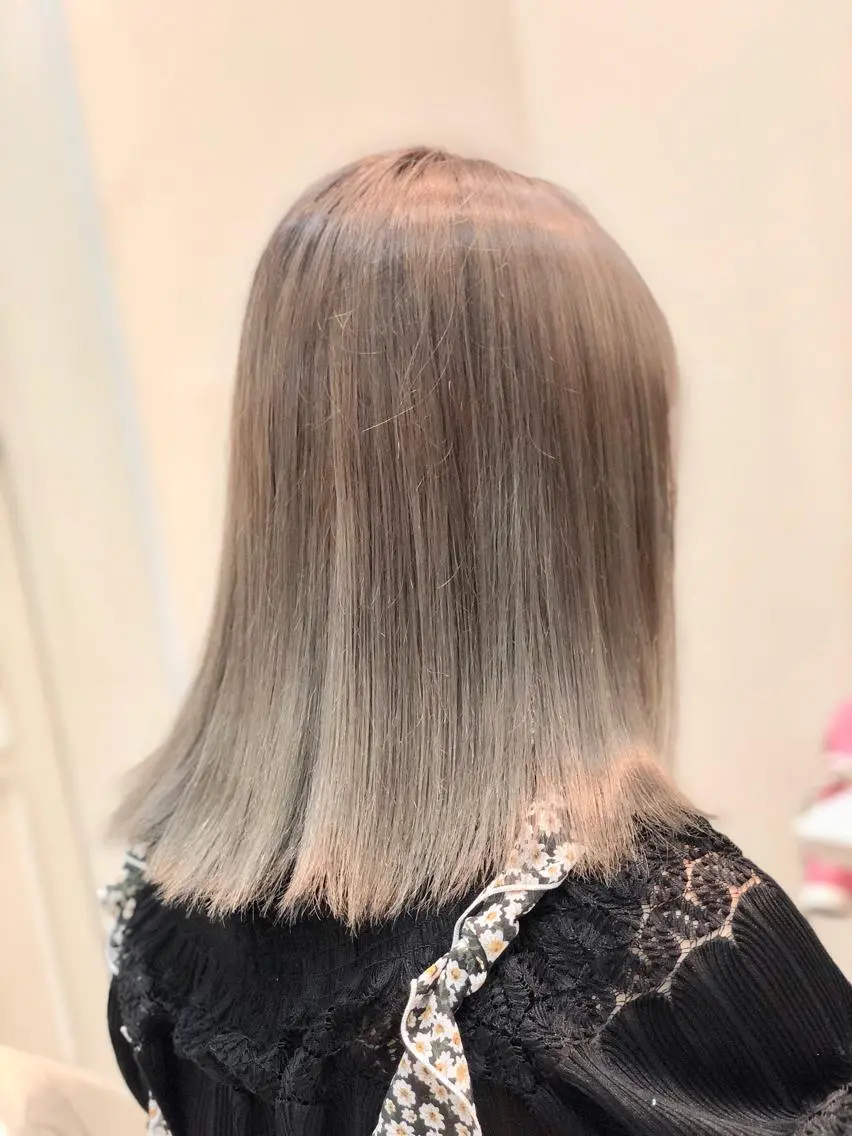 ミディアム カラー アッシュ 透明感カラー ハイトーンカラー ダメージレス 桧山店長のヘアスタイル