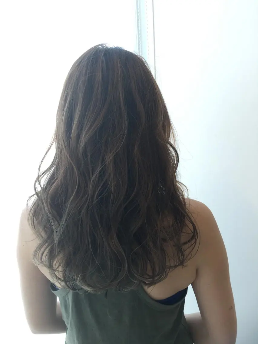 セミロング カラー グレージュ ハイライトカラー ハイライト 中山 天地のヘアスタイル