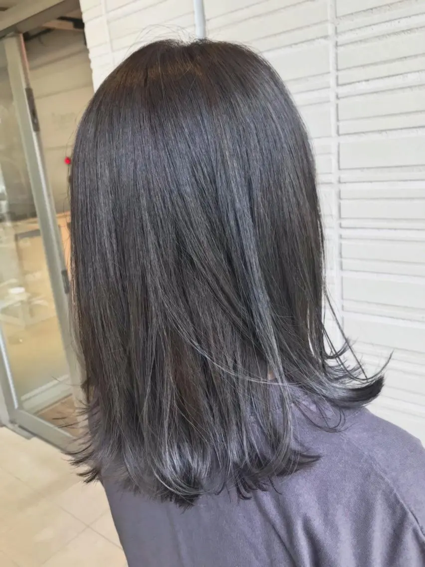 ミディアム カラー アディクシーカラー アッシュ 透明感カラー ネイビーカラー 加藤 憂のヘアスタイル