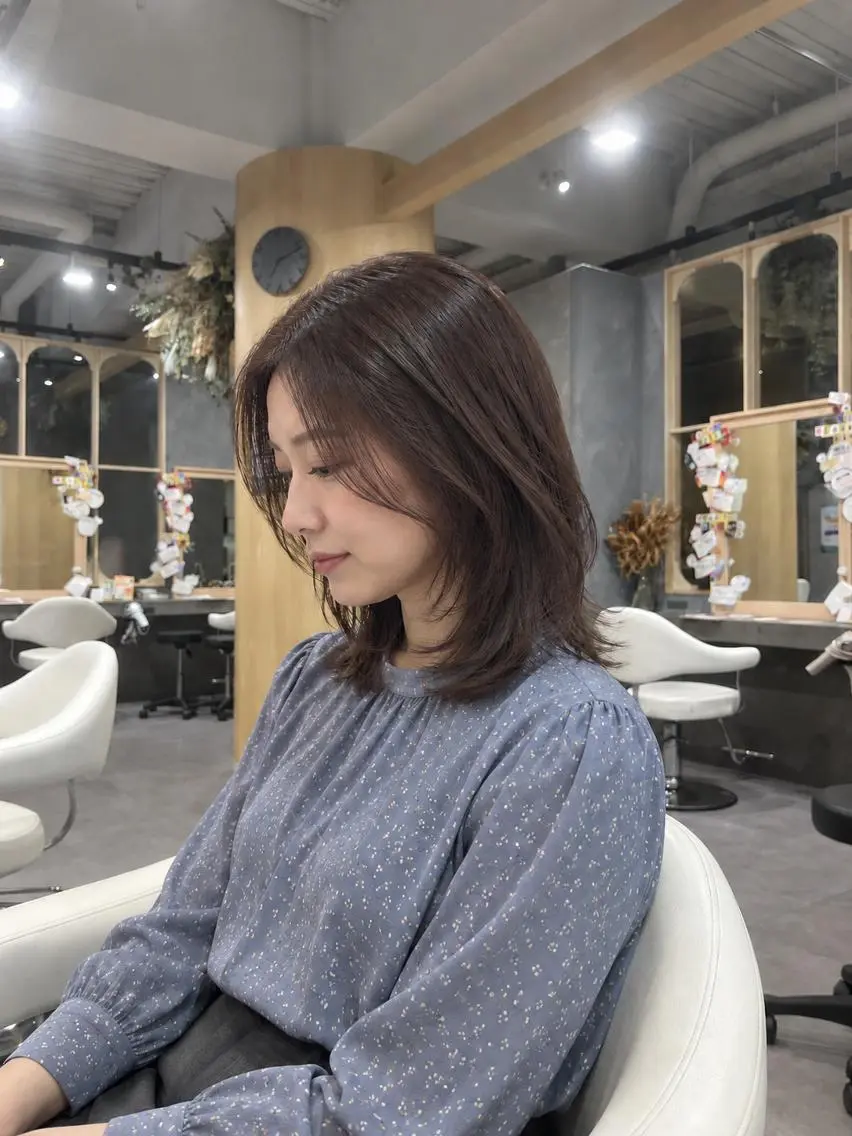 ミディアム カラー 川畑 理花のヘアスタイル