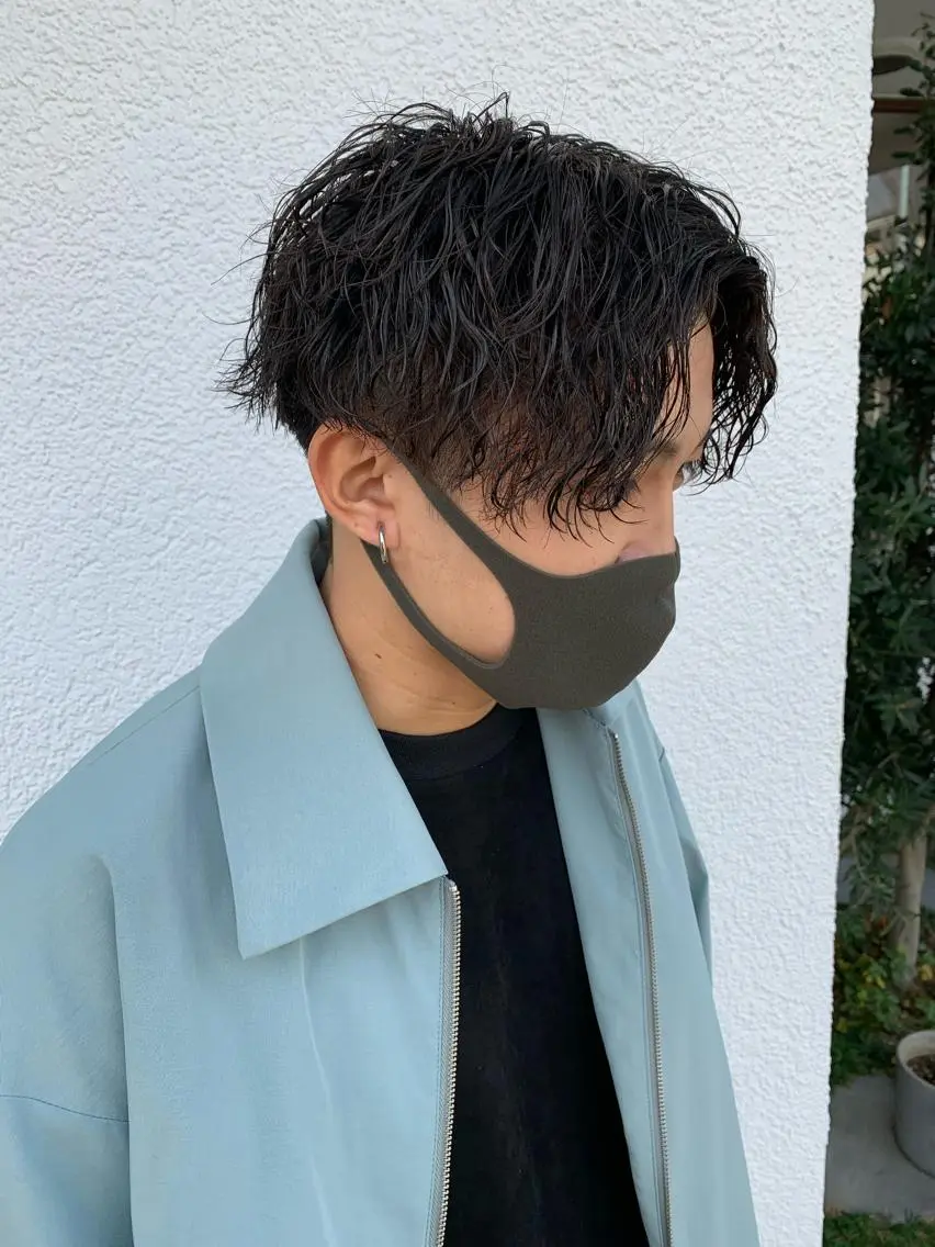 ショート パーマ ヘアアレンジ メンズ センターパート マッシュ メンズパーマ メンズツイストパーマ ツイストスパイラルパーマ メンズパーマ職人 加藤 弘貴のヘアスタイル