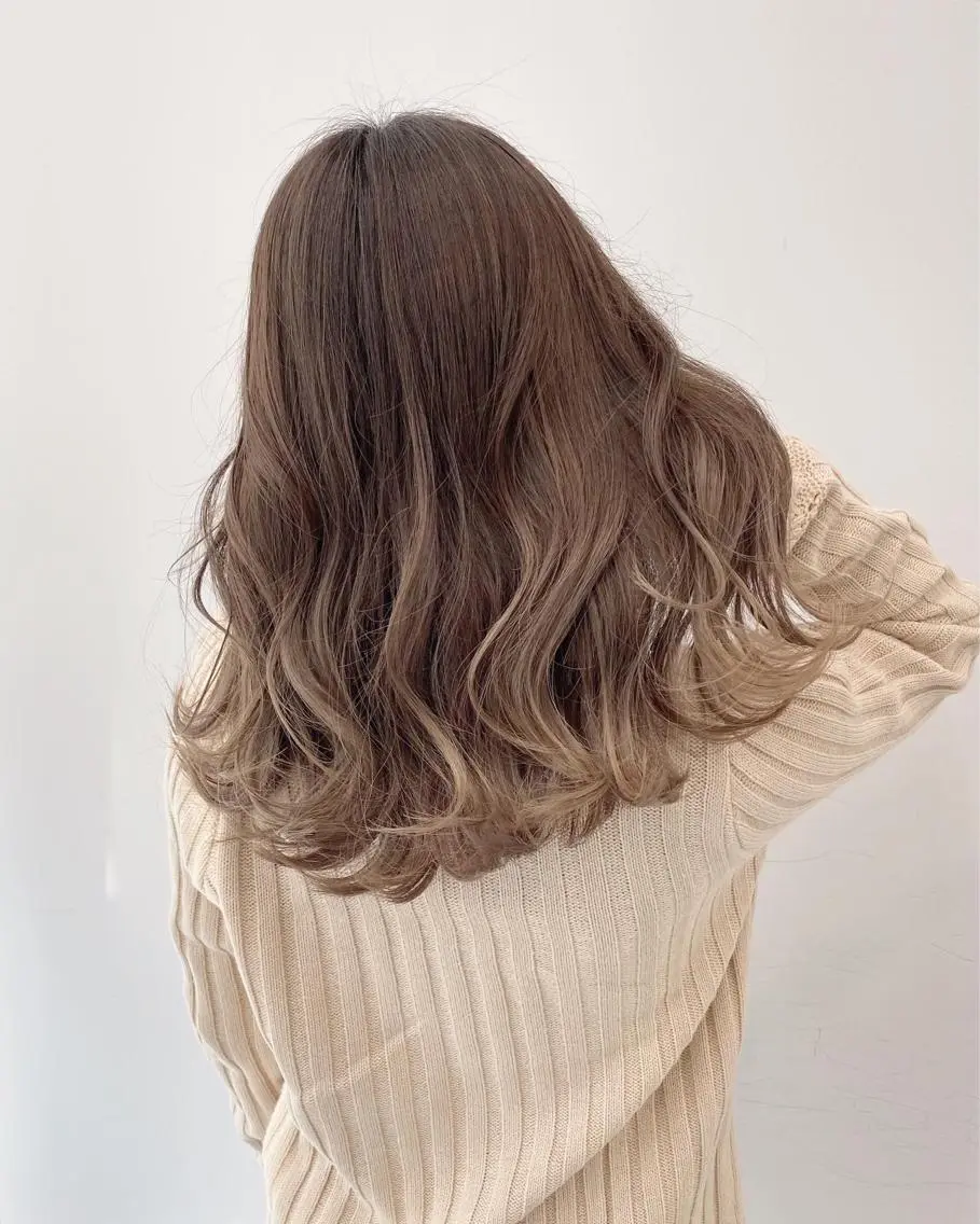 セミロング カラー パーマ ヘアアレンジ 【公式】amble luxe池袋東口🩷のヘアスタイル
