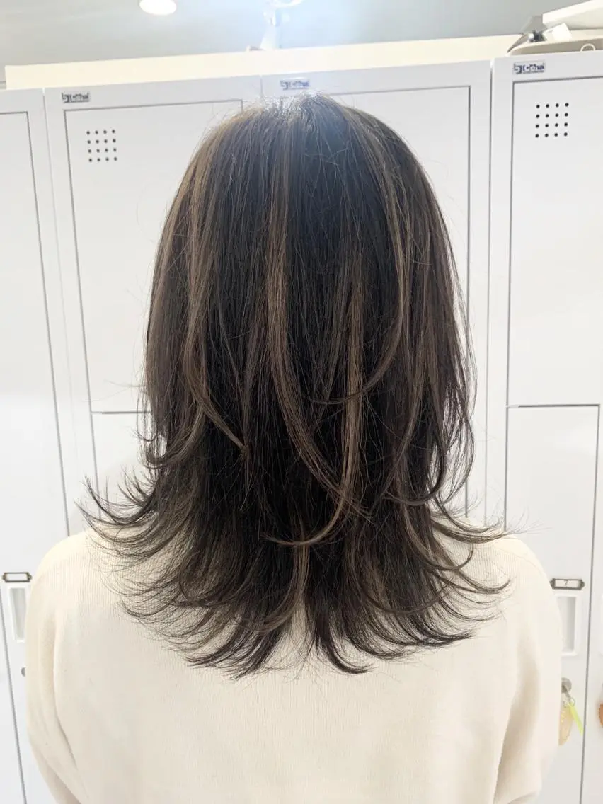 ミディアム ハイライト レイヤーカット ウルフカット ウルフレイヤー レイヤー×縮毛矯正 深見 拓のヘアスタイル