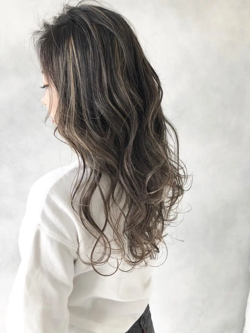 ロング 外国人風カラー ハイライト ヘアカラー トリートメント 小澤大輔 YOLO hairのヘアスタイル