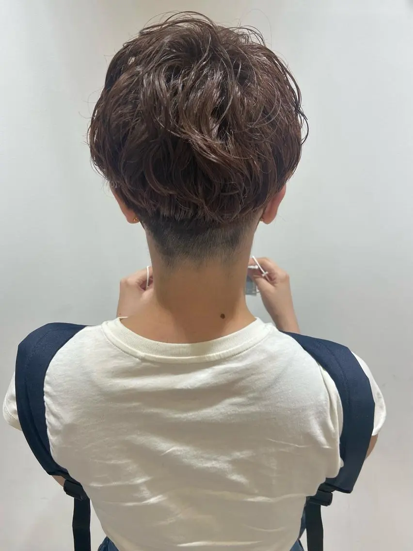 ショート カラー パーマ カット ヘアカラー パーマ 🐺ウルフ/レイヤー 似合わせ‎🤍沙羅のヘアスタイル