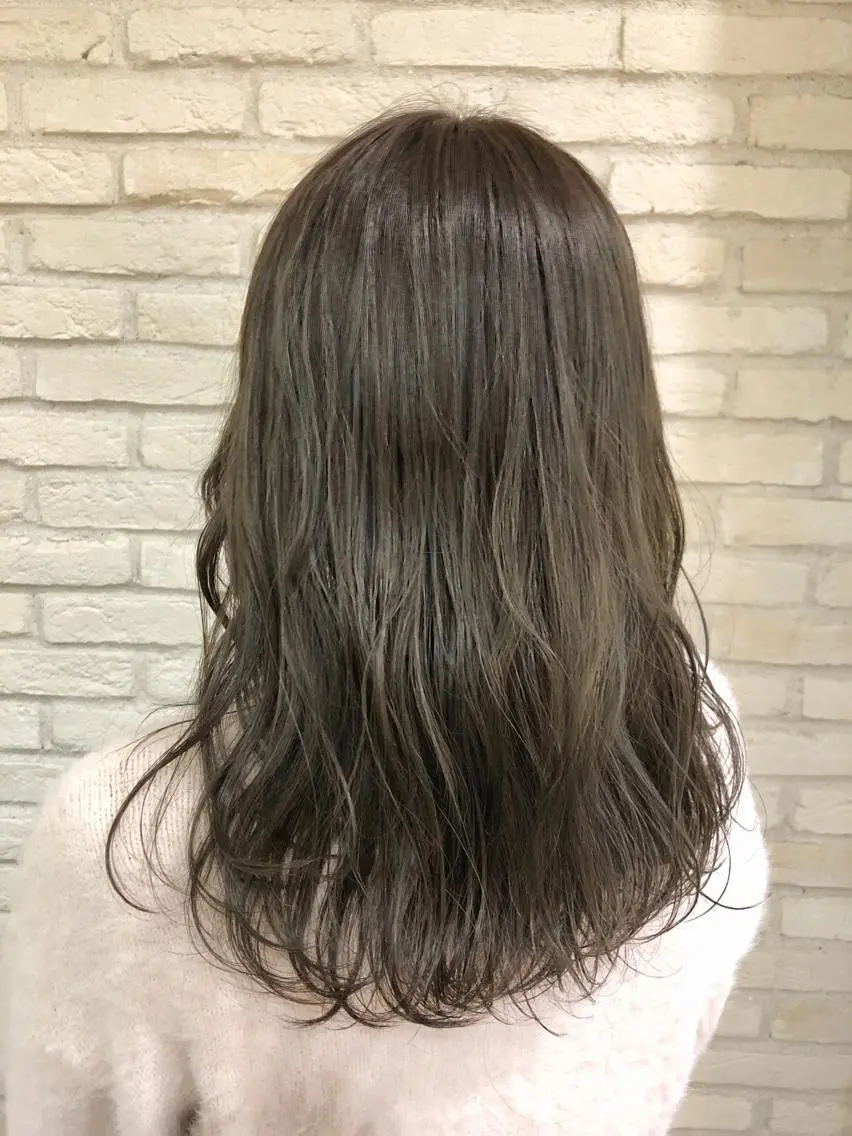 セミロング カラー グレージュ ハイライトカラー ハイライト 大平 美沙のヘアスタイル