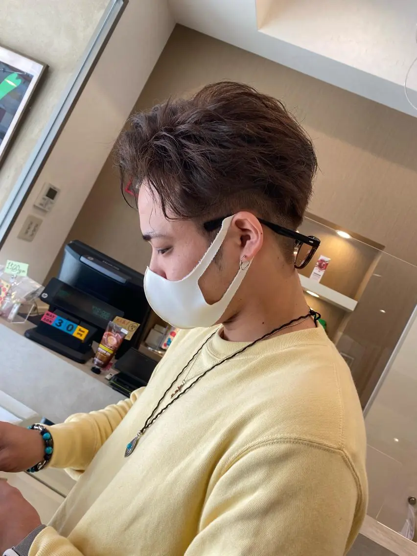 ショート カラー パーマ ヘアアレンジ メンズ キッズ ネイル マツエク・マツパ 韓国🇰🇷レイヤー カットオリーブカラーのヘアスタイル