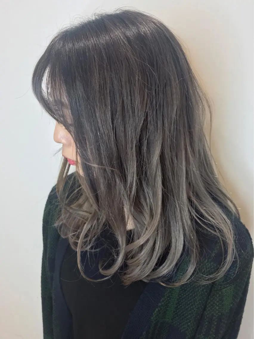 ミディアム カラー グラデーションカラー グレージュ カット ヘアカラー トリートメント インナーエクステ渋谷 🦋KAJIのヘアスタイル