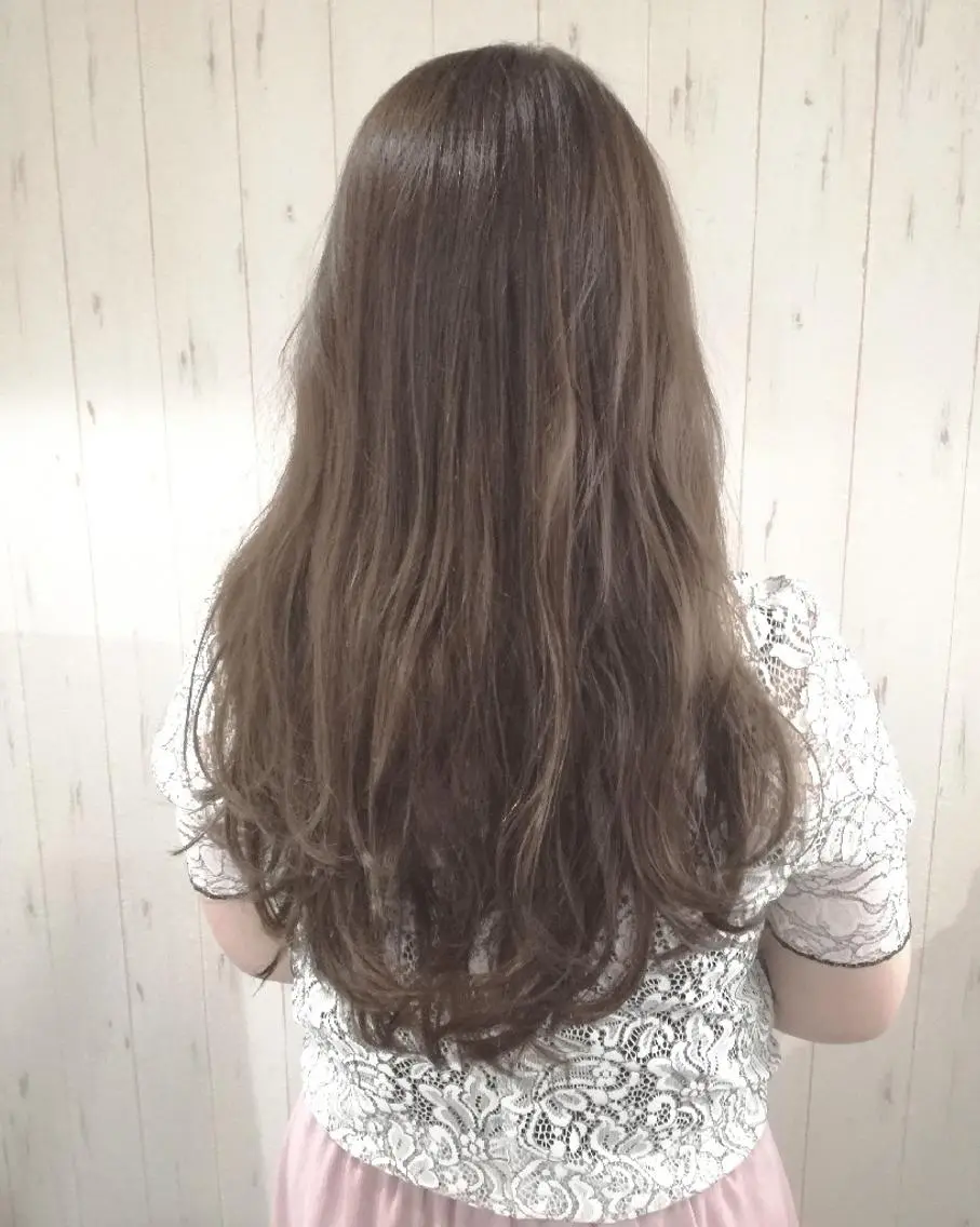 ロング カラー アッシュ ベージュカラー 西川 敏夫のヘアスタイル