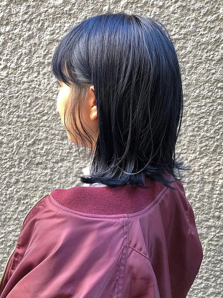ショート カラー 黒髪 ブリーチ ブルーカラー ブルーブラック ネイビーカラー カット ヘアカラー トリートメント ブリーチ😼 ボブ✍️レイヤーのヘアスタイル
