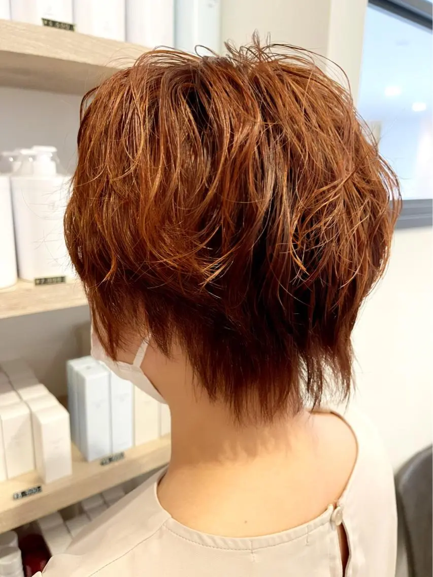 ショート カラー ハイライトカラー オレンジ ハイライト 由比藤理子 ブリーチカラー🌈のヘアスタイル