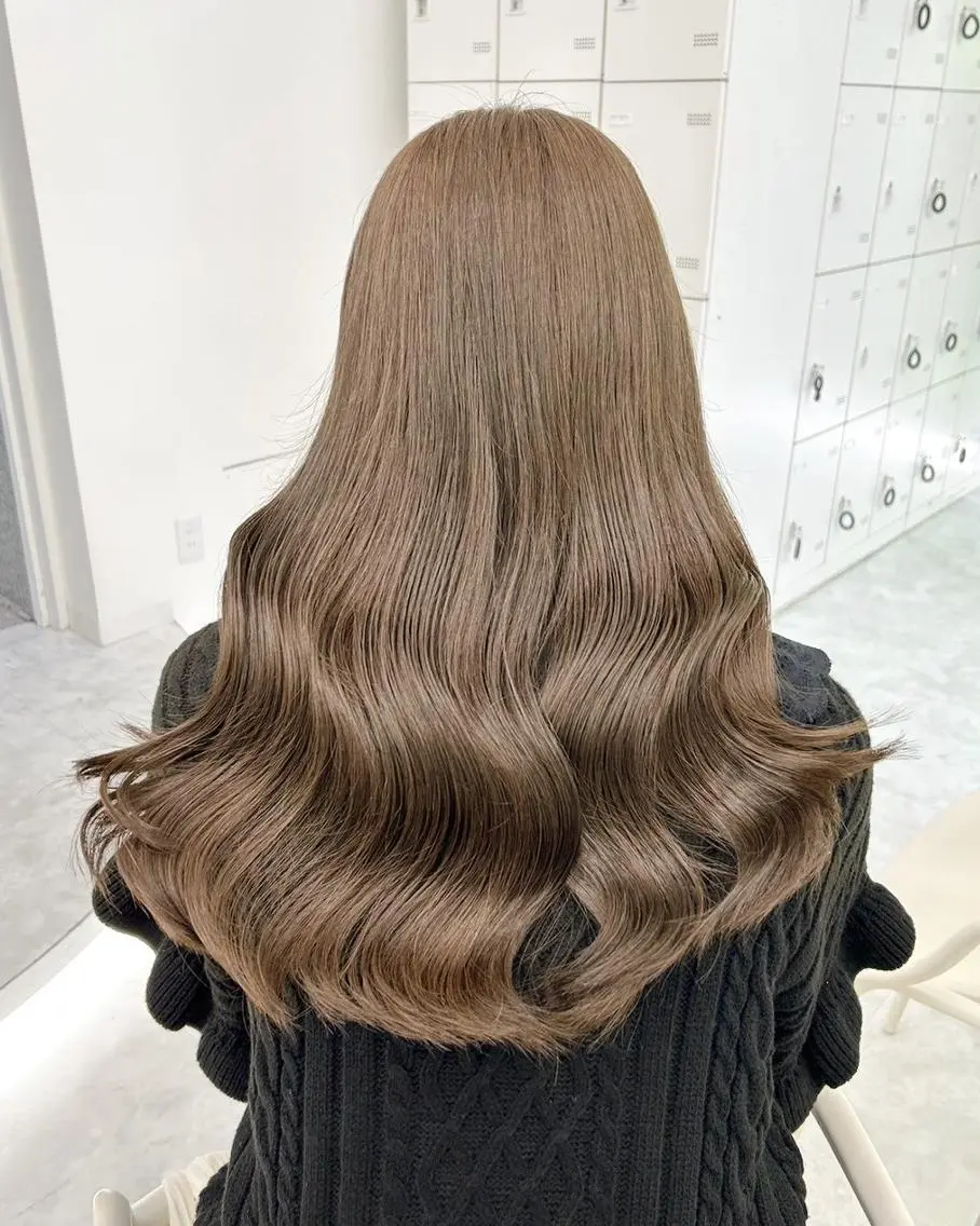 ロング カラー ヘアカラー トリートメント 🖤ハイトーン× レイヤー🖤SARAのヘアスタイル