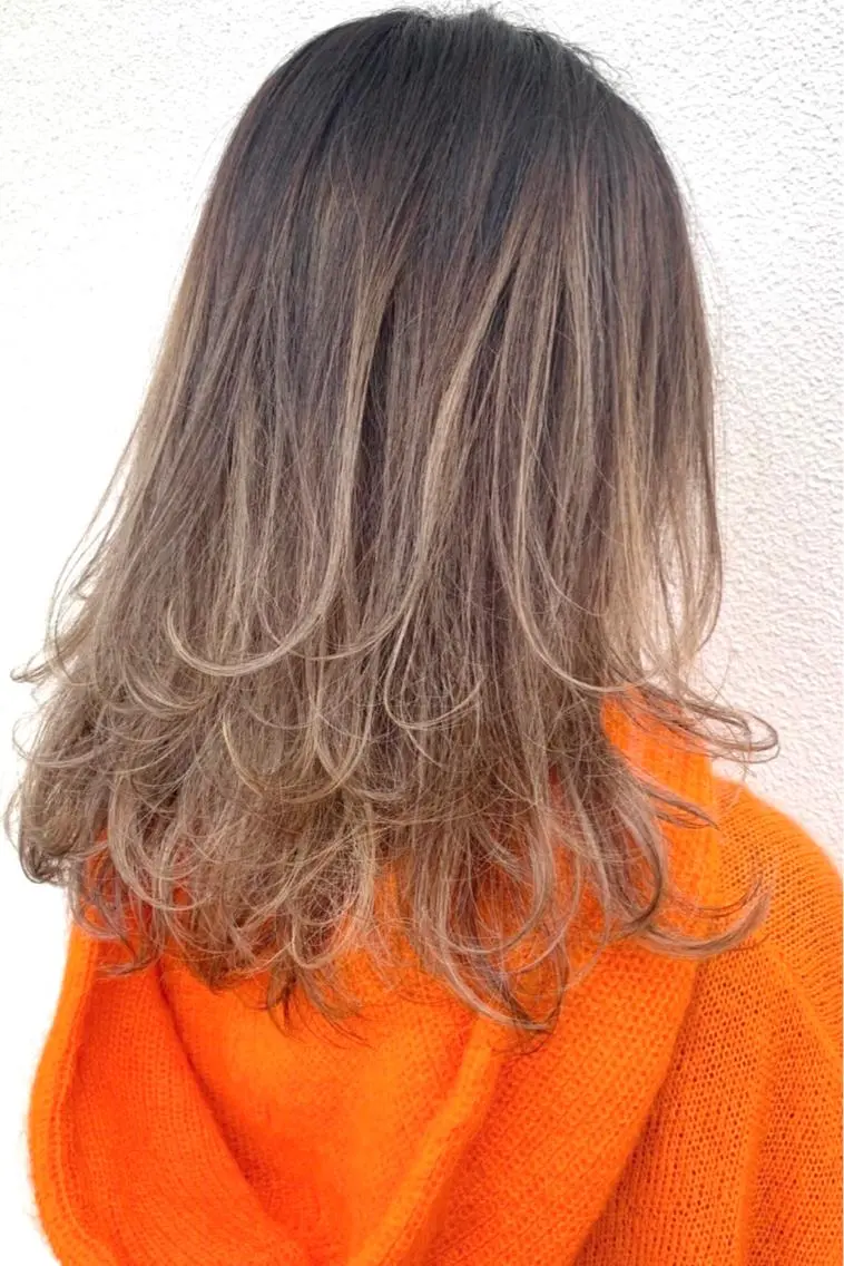セミロング カラー ブリーチ ハイライトカラー ハイライト Pia ツボイ ケイタのヘアスタイル