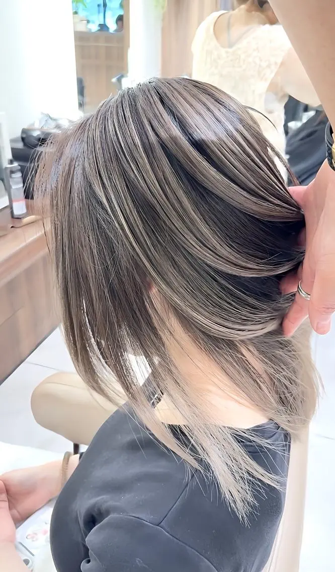 セミロング カラー バレイヤージュ 髪質改善 レイヤーカット カット ヘアカラー トリートメント 山崎俊輔/髪質改善 /バレイヤージュのヘアスタイル
