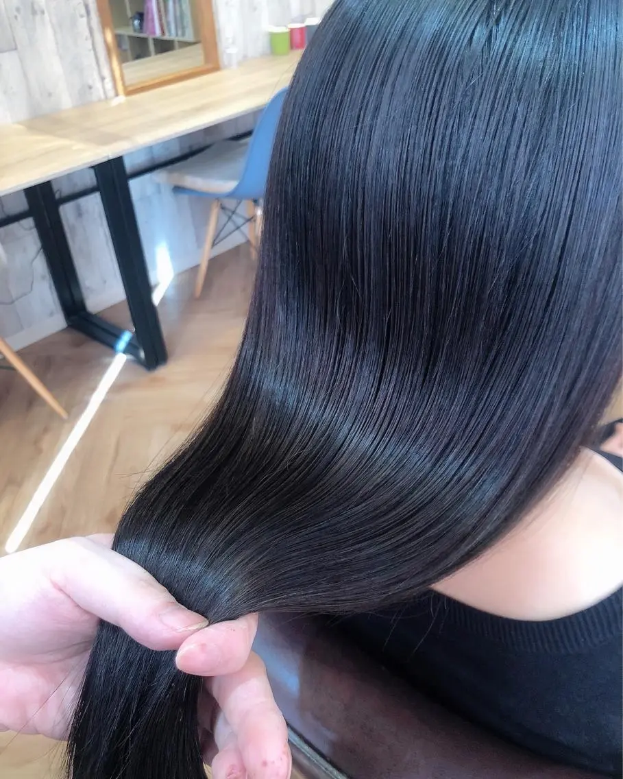 ロング カット ヘアカラー トリートメント 韓国🇰🇷レイヤー 映える顔周り🩷のヘアスタイル