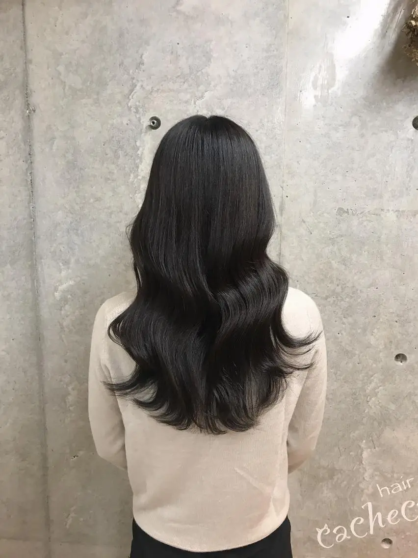 ロング ヨシンモリ CITY louwe 脇坂彩音のヘアスタイル