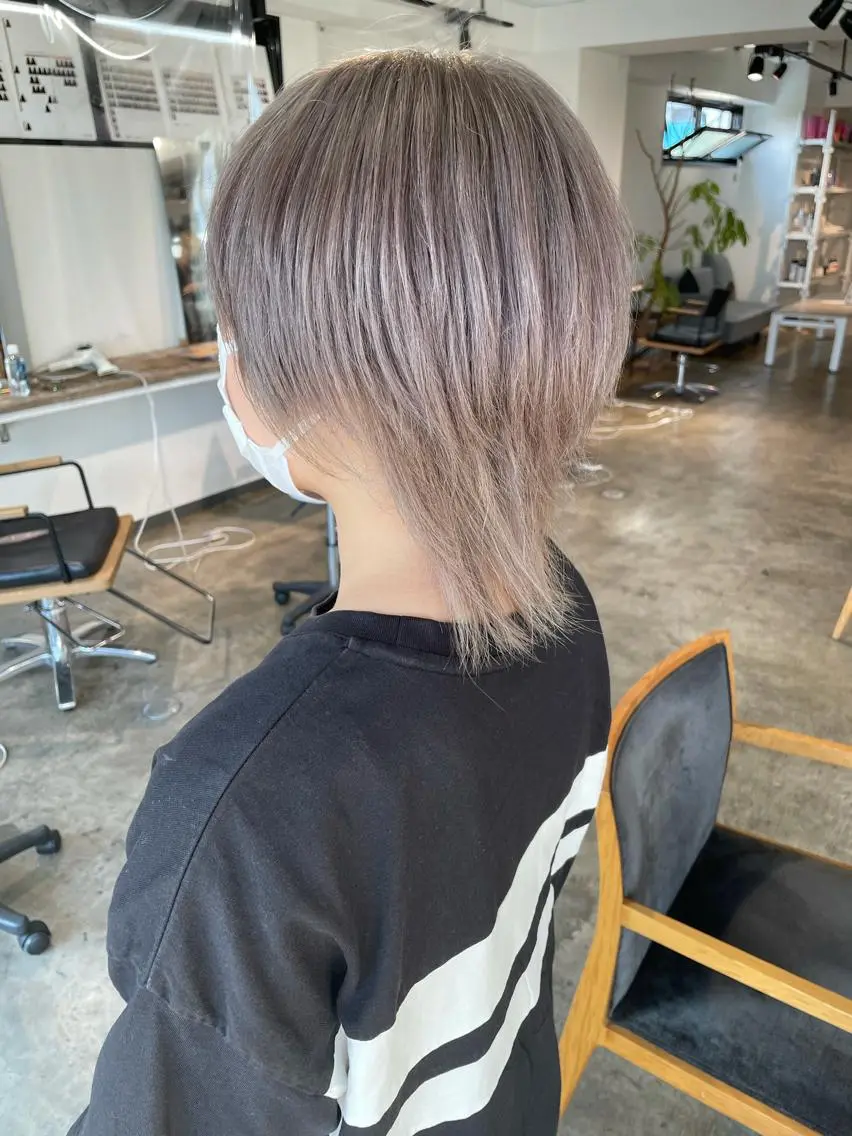 ショート カラー シルバー ヘアカラー トリートメント ハイトーン/レイヤー /ケアブリーチ石川治のヘアスタイル
