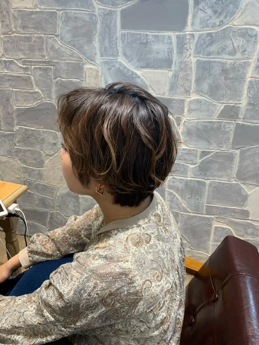 ショート カット ヘアカラー トリートメント 嶋崎 啓人のヘアスタイル