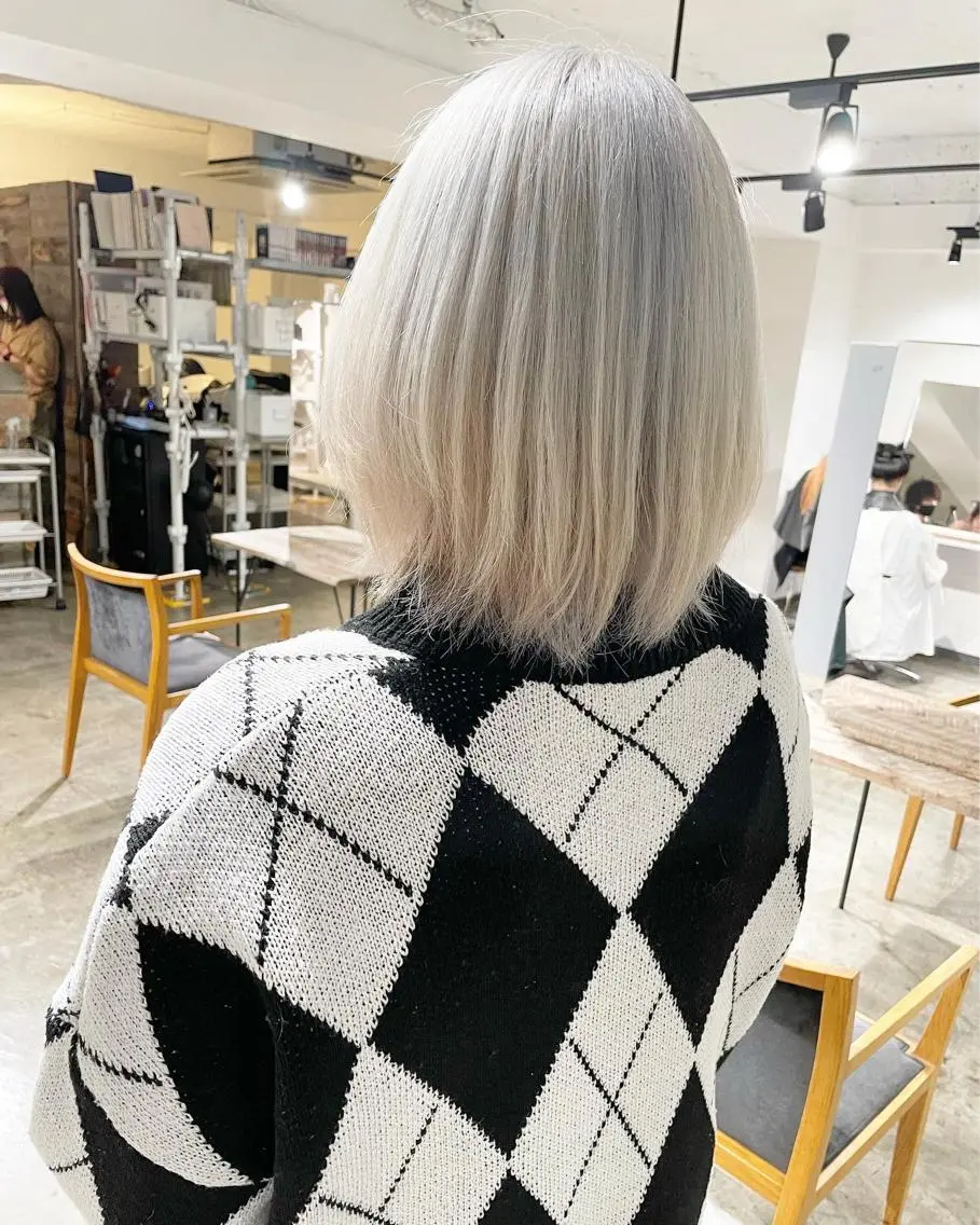 ミディアム カラー ブロンド ホワイトブロンド ヘアカラー トリートメント ハイトーン/レイヤー /ケアブリーチ石川治のヘアスタイル