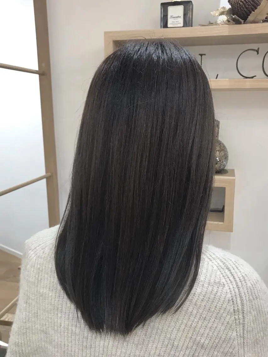 ミディアム カラー 透明感カラー グレージュ 工藤 梨花のヘアスタイル