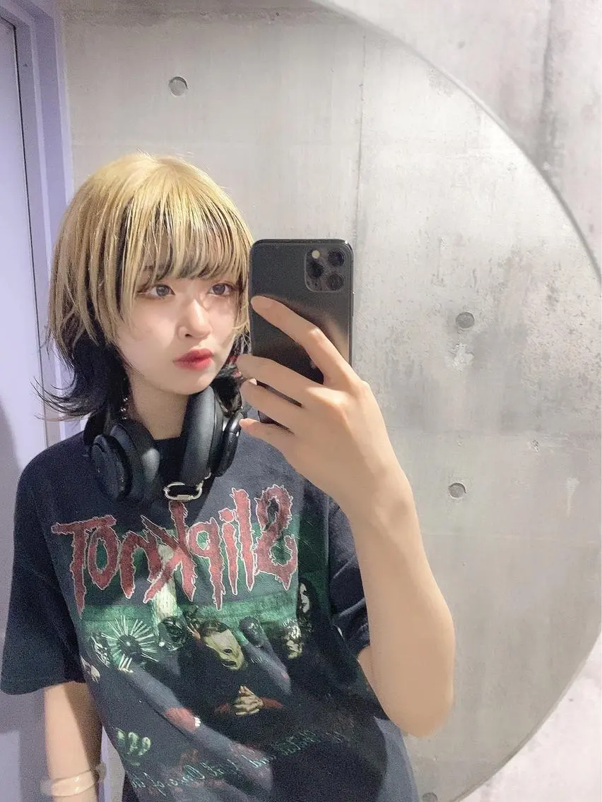ミディアム カラー ウルフカット ホワイト&レイヤーカ ットエクステ長畠俊輔のヘアスタイル