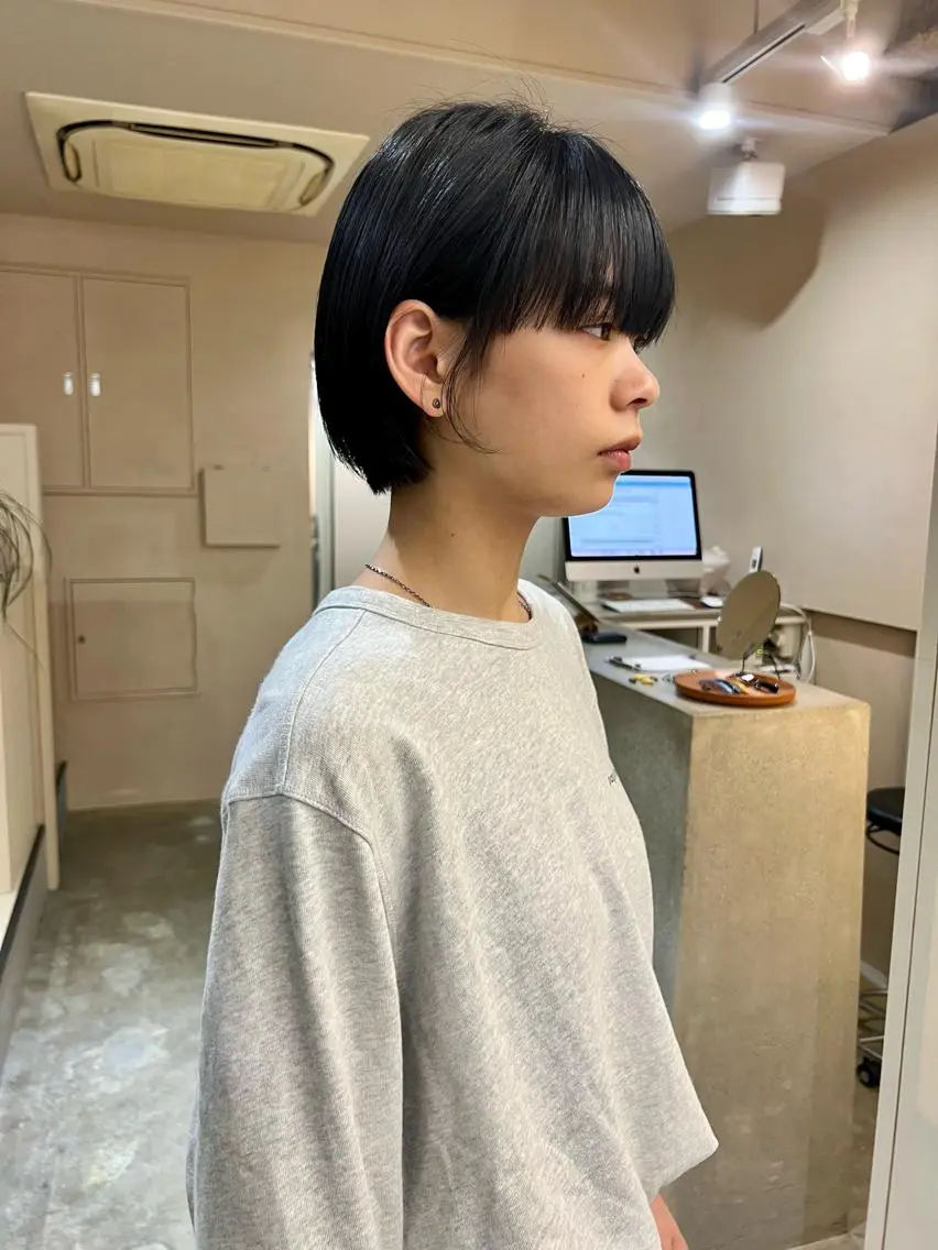 ショート カラー ブルーカラー 渡部 真世のヘアスタイル