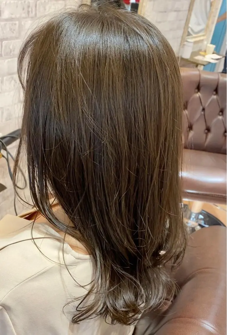 セミロング カラー ベージュカラー 透明感カラー オリーブベージュ ブリーチなし✨艶髪 カラー𓃲YAGIのヘアスタイル