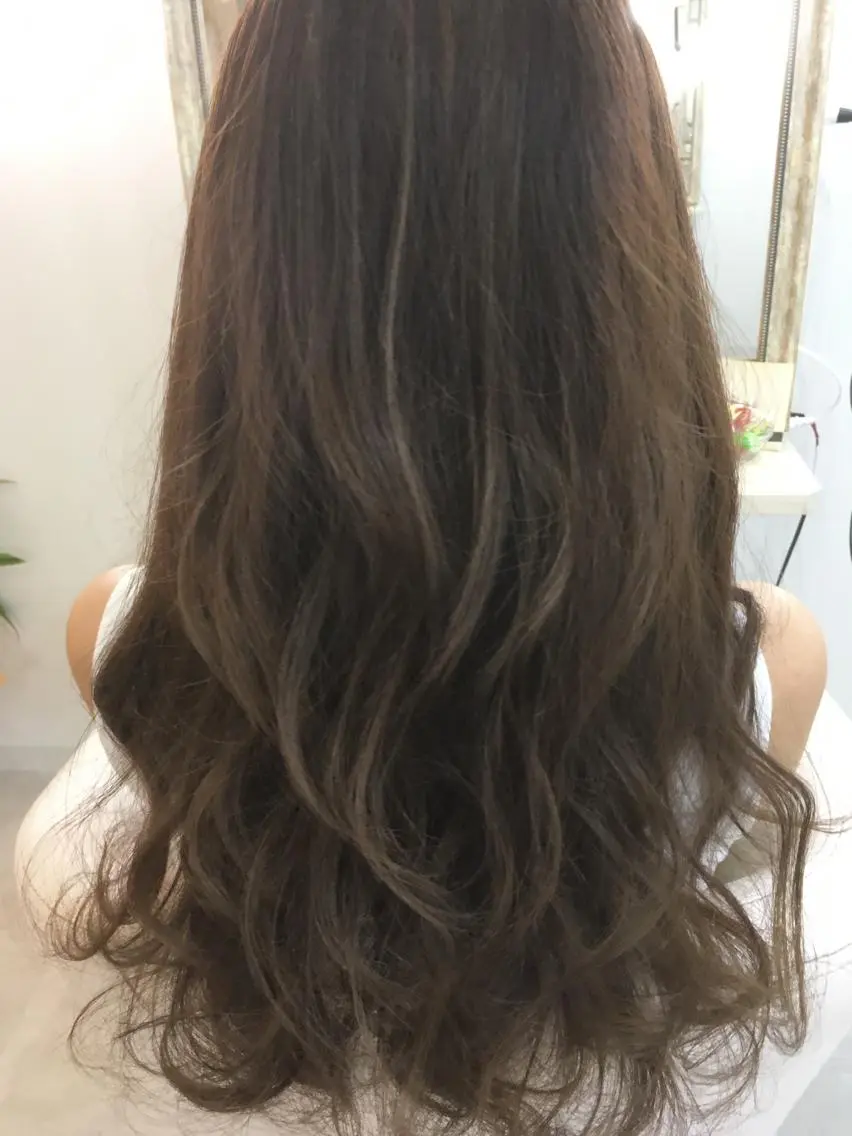 セミロング ロング カラー 髪質改善 中川 翔のヘアスタイル