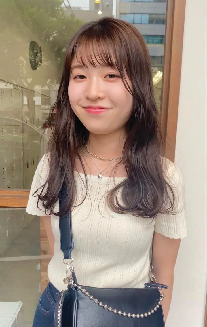 ミディアム カラー ミディアムパーマ バレイヤージュ ブリーチ ケアブリーチ デザインカラー カット ヘアカラー クロスパーマ× 透明感カラー✂︎のヘアスタイル