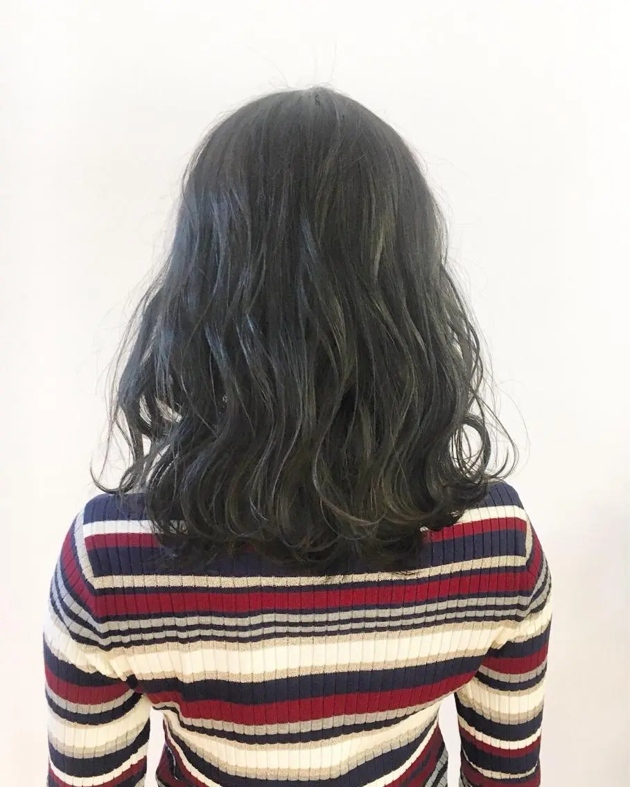 セミロング ミヤザキ タクトのヘアスタイル
