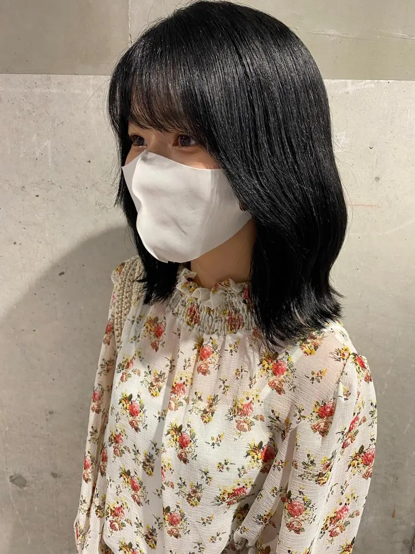 ミディアム カラー 黒髪 ブルーカラー ブルーブラック くびれヘア 外国人対応 佐久間のヘアスタイル
