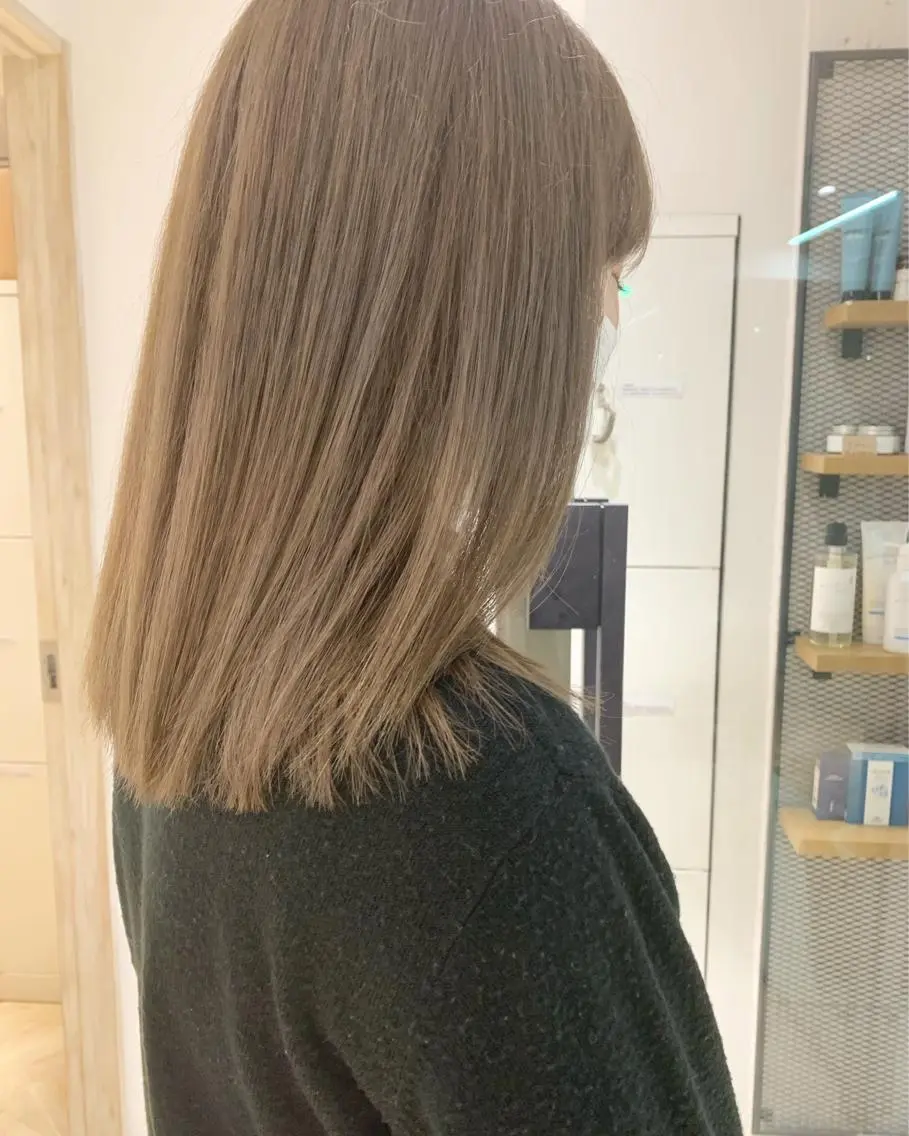 セミロング カラー ヘアアレンジ ベージュカラー ブリーチ ミルクティーベージュ カット ヘアカラー トリートメント 🌿ショート🌿 パーマ🌿淳平のヘアスタイル