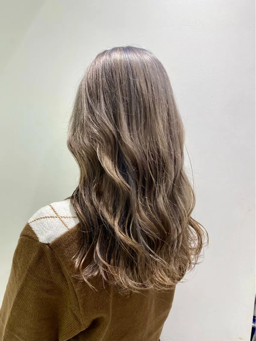 セミロング カラー パーマ ヘアアレンジ メンズ キッズ ネイル マツエク・マツパ アイブロウ メンズブリーチ メンズハイトーン メンズインナーカラー ベージュカラー ブリーチ ウルフ&レイヤー特化 まとまる美髪矯正のヘアスタイル