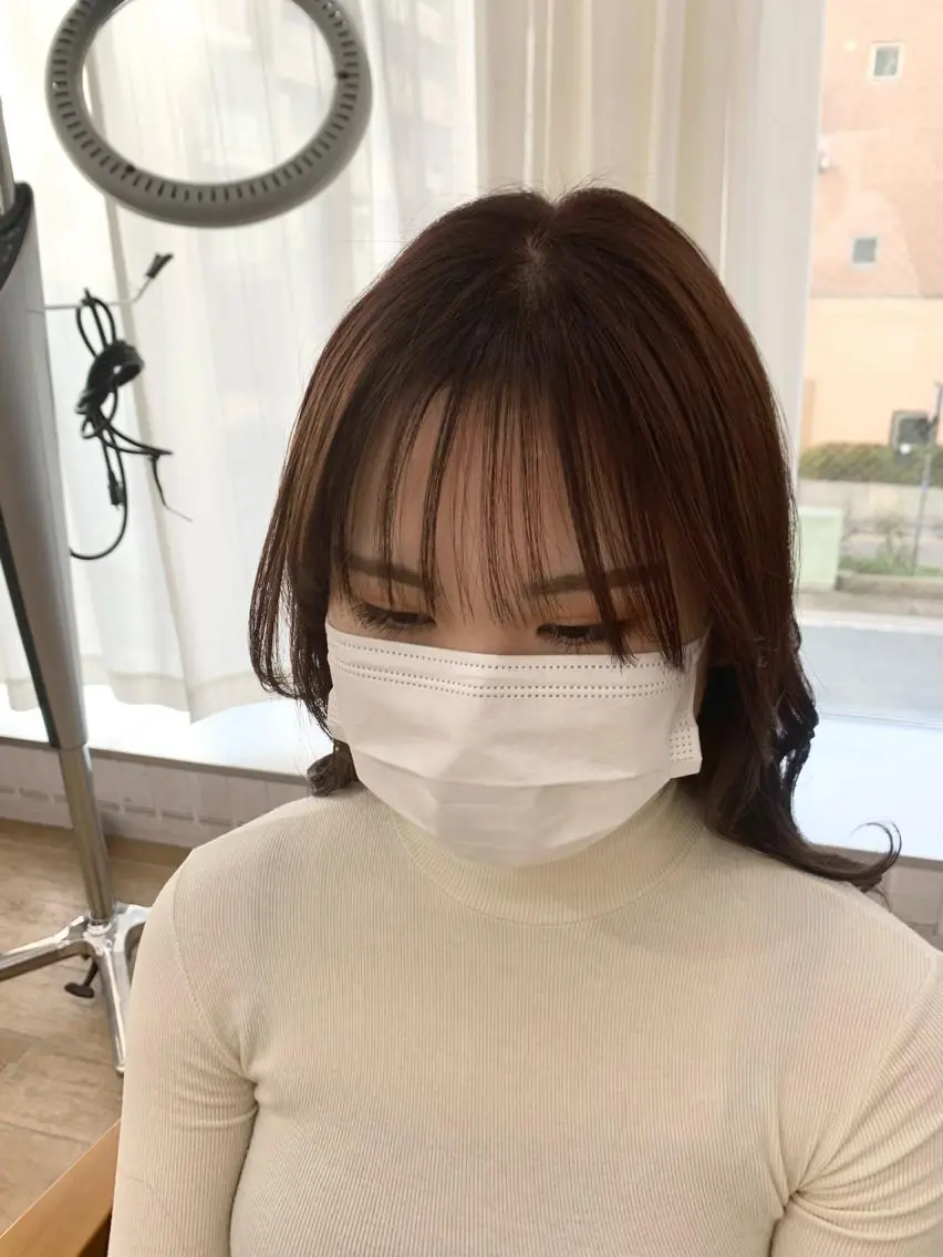 ミディアム カラー パーマ ヘアアレンジ メンズ キッズ ネイル マツエク・マツパ カット 縮毛矯正 レイヤーカット／ 巻ける縮毛矯正のヘアスタイル