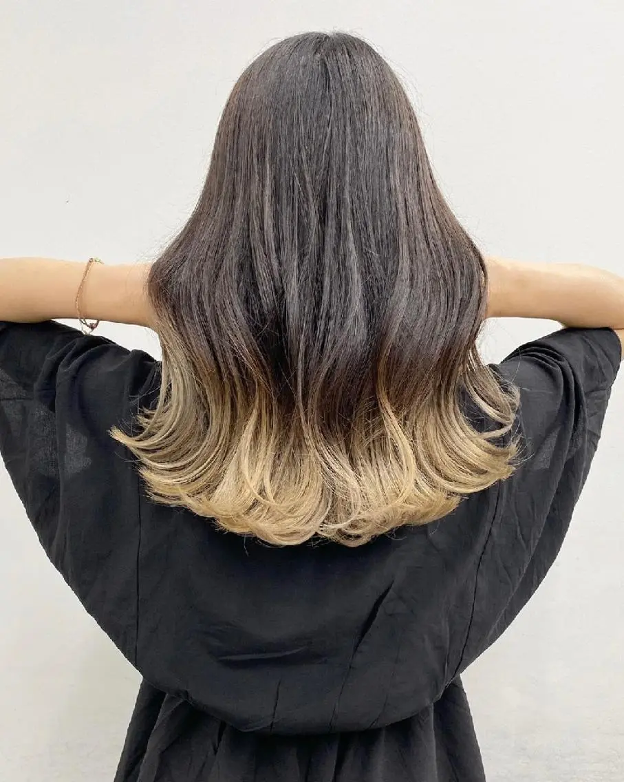 ロング カラー ✴️Siesta✴️ 髪質改善艶カラーのヘアスタイル