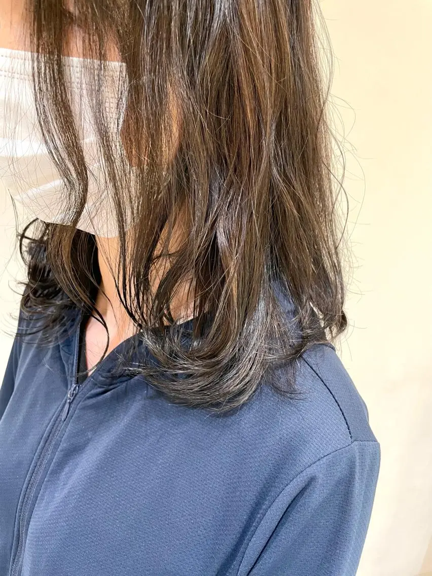カラー ハイライトカラー 新谷 玲日のヘアスタイル