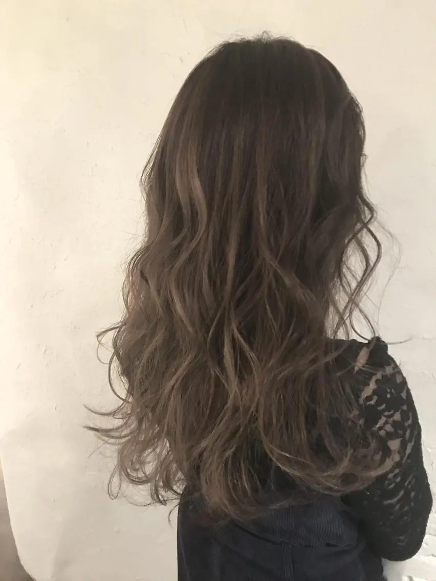 ロング カラー アッシュ グラデーションカラー ハイライトカラー ラベンダーカラー ラベンダーアッシュ 伊藤 優希のヘアスタイル