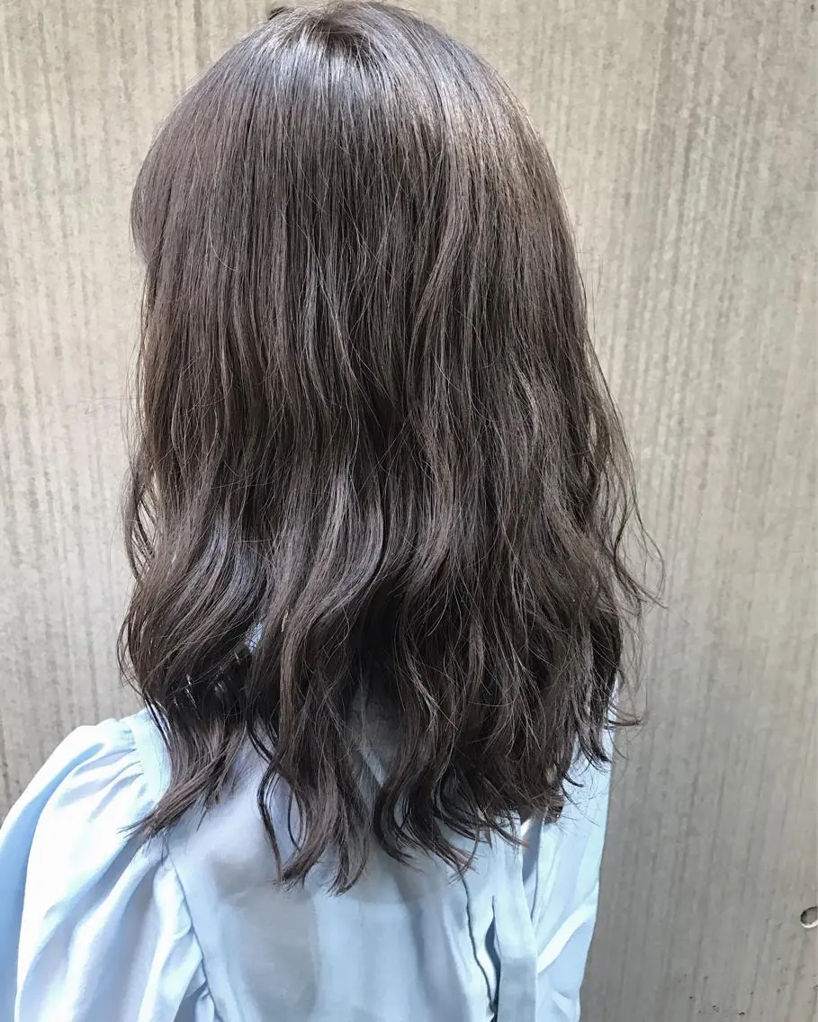 ミディアム カラー パーマ ヘアアレンジ ミディアムパーマ 松田 亮葉のヘアスタイル