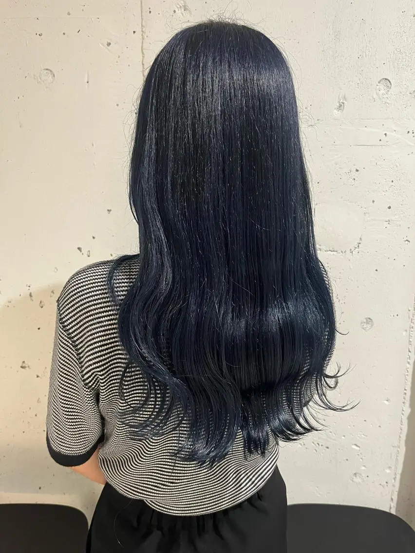 ロング カラー ブルーカラー ブルージュ 透明感カラー 韓国風カラー ネイビーカラー カット ヘアカラー トリートメント ヘッドスパ ヘアセット カジュアルを女っぽく 𝗮𝘆𝗮𝗰𝗼のヘアスタイル